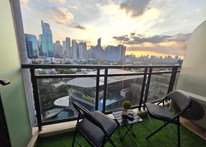Cozy 1-br In Makati With Pool, Gym, Wifi, Netflix, Great Views *