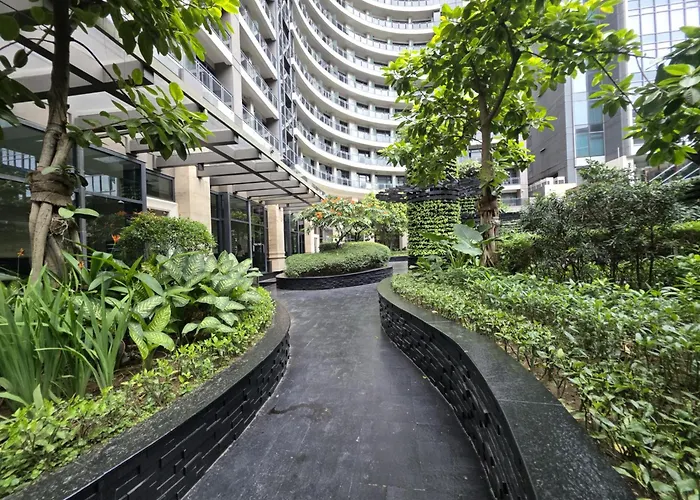 Apartment Cozy 1-br In Makati With Pool, Gym, Wifi, Netflix, Great Views Manila
