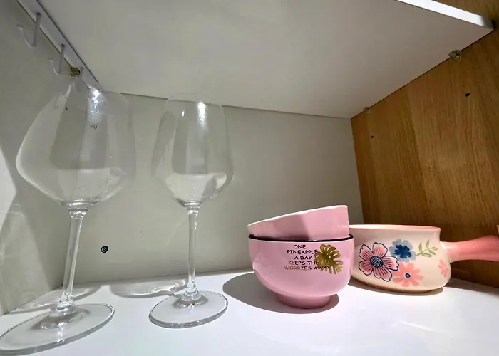 Apartment Cozy 1-br In Makati With Pool, Gym, Wifi, Netflix, Great Views Manila