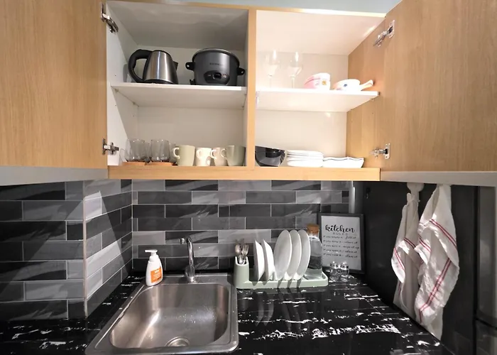 Cozy 1-br In Makati With Pool, Gym, Wifi, Netflix, Great Views * Manila