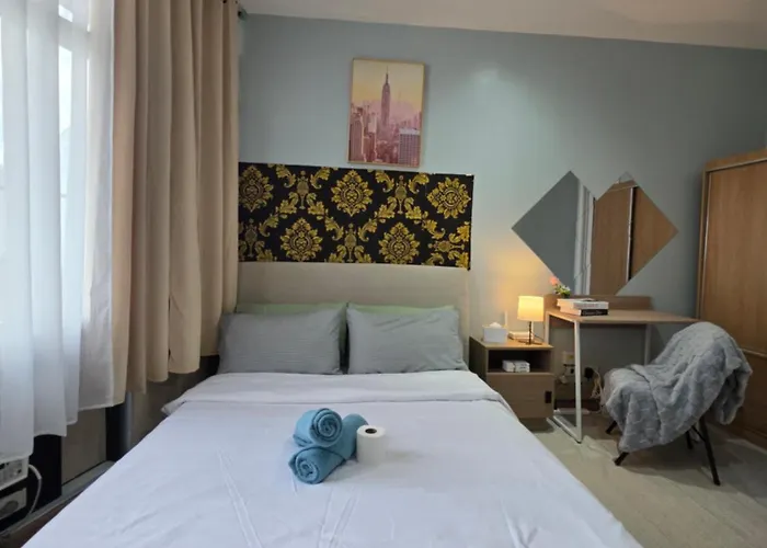 Apartment Cozy 1-br In Makati With Pool, Gym, Wifi, Netflix, Great Views
