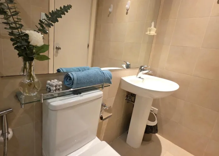 Cozy 1-br In Makati With Pool, Gym, Wifi, Netflix, Great Views Manila