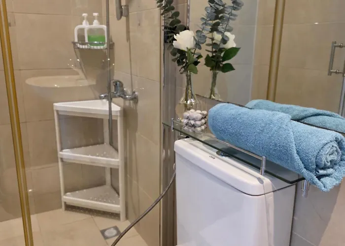 Cozy 1-br In Makati With Pool, Gym, Wifi, Netflix, Great Views Apartment *