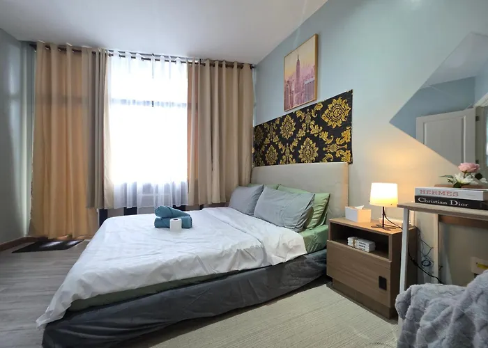 Cozy 1-br In Makati With Pool, Gym, Wifi, Netflix, Great Views *