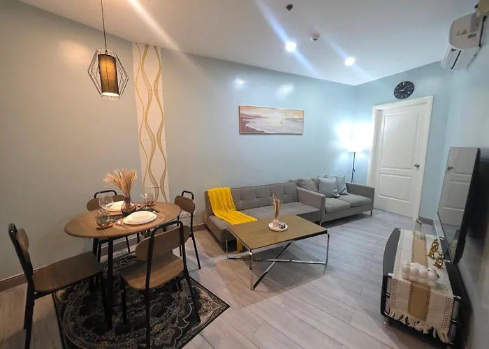 Cozy 1-br In Makati With Pool, Gym, Wifi, Netflix, Great Views *