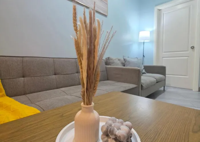 Apartment Cozy 1-br In Makati With Pool, Gym, Wifi, Netflix, Great Views