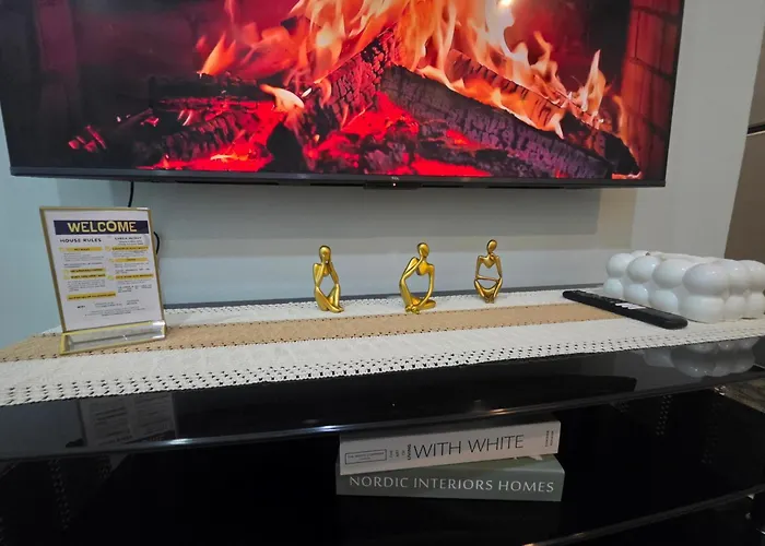Apartment Cozy 1-br In Makati With Pool, Gym, Wifi, Netflix, Great Views Manila