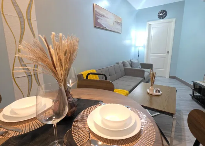 Apartment Cozy 1-br In Makati With Pool, Gym, Wifi, Netflix, Great Views