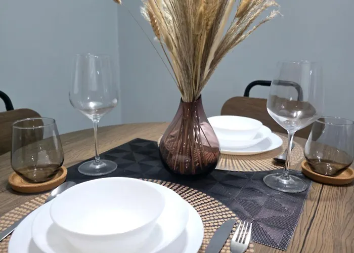 Cozy 1-br In Makati With Pool, Gym, Wifi, Netflix, Great Views *