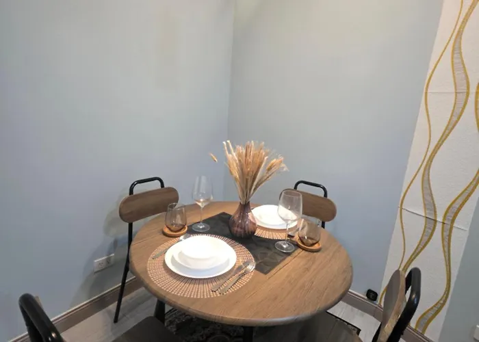 Cozy 1-br In Makati With Pool, Gym, Wifi, Netflix, Great Views Apartment Manila