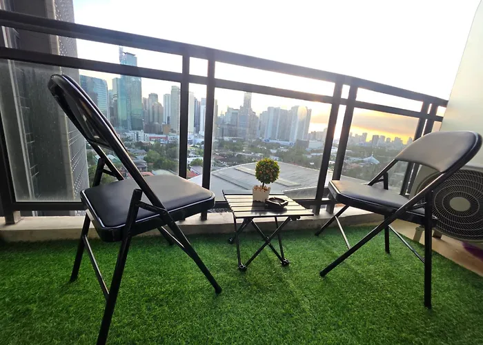 Cozy 1-br In Makati With Pool, Gym, Wifi, Netflix, Great Views *