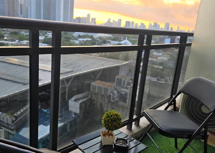 Cozy 1-br In Makati With Pool, Gym, Wifi, Netflix, Great Views * Manila
