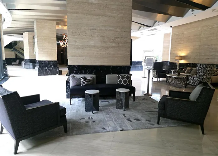 Cozy 1-br In Makati With Pool, Gym, Wifi, Netflix, Great Views Manila