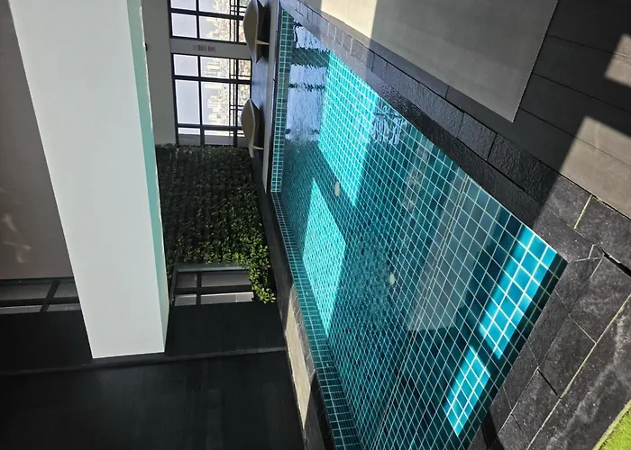 Cozy 1-br In Makati With Pool, Gym, Wifi, Netflix, Great Views Manila