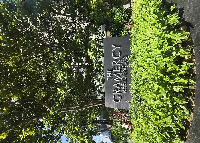 Cozy 1-br In Makati With Pool, Gym, Wifi, Netflix, Great Views Apartment *